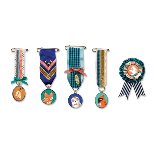 Design Needlework - Sewing Embroidered brooches