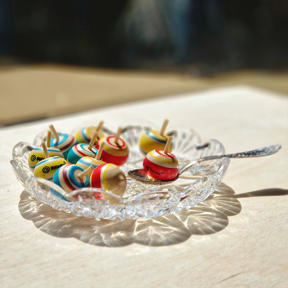 Round wooden top classic in 3 designs (SOLD SEPARATELY, 1 OF 3 DESIGNS)