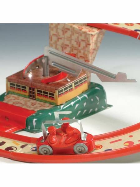 Collector tin skyway with crane arm